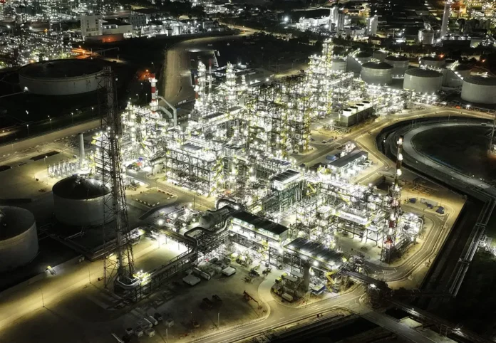 Dầu gốc có độ nhớt cao ExxonMobil ra mắt tại Singapore.